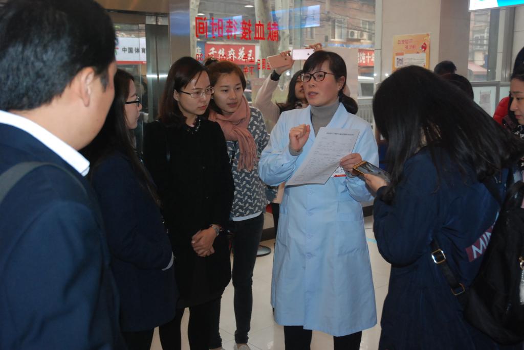 向参师生介绍献血的注意事项 ms88明升