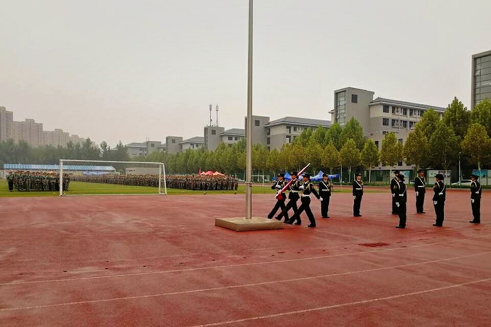 龙子湖校区2018级新生参与升旗仪式 ms88明升