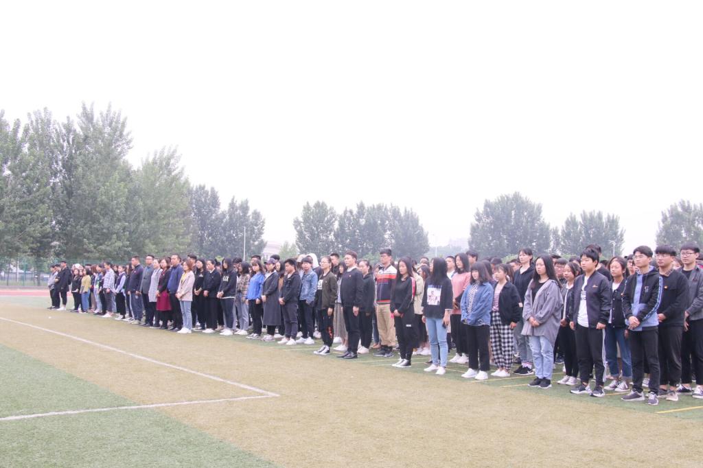 龙子湖校区师生代表参加“五四运动”升旗仪式